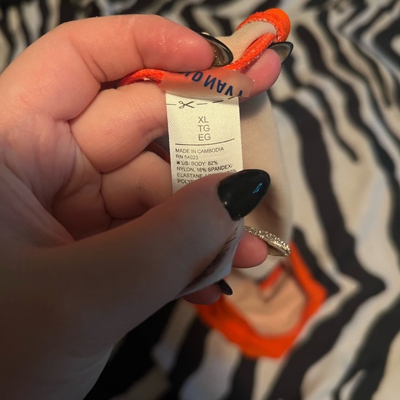 Old navy bikini top - Picture 3 of 3